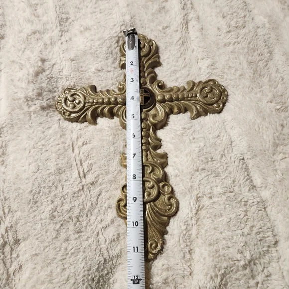 Heavy Cast Iron Ornate  Cross  Wall Hanging Rustic Gold Finish 11.5'X9' 2.3 Lbs - Picture 4 of 6